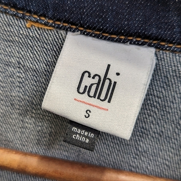 CAbi Jacket Women Small Dylan 5662 Jean Denim Belted Button Fringe Fray Raw Hem - Picture 4 of 14